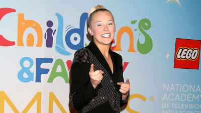 Promo JoJo Siwa Claims Former Company Negatively Reacted to Her Coming Out