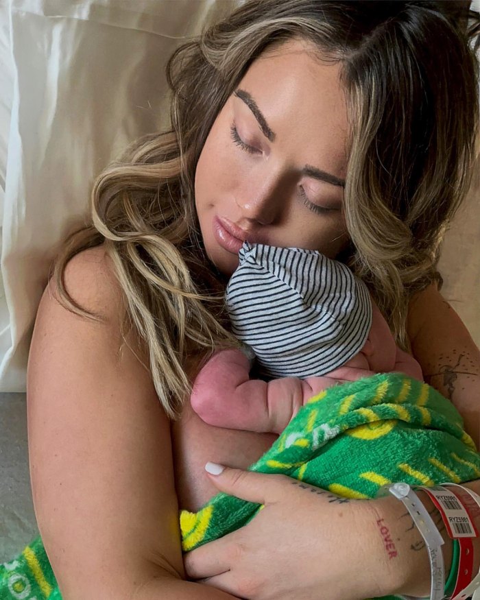 Spencer Webb’s Girlfriend Kelly Kay Gives Birth to Baby Boy, Honors Late Boyfriend With His Name - 519