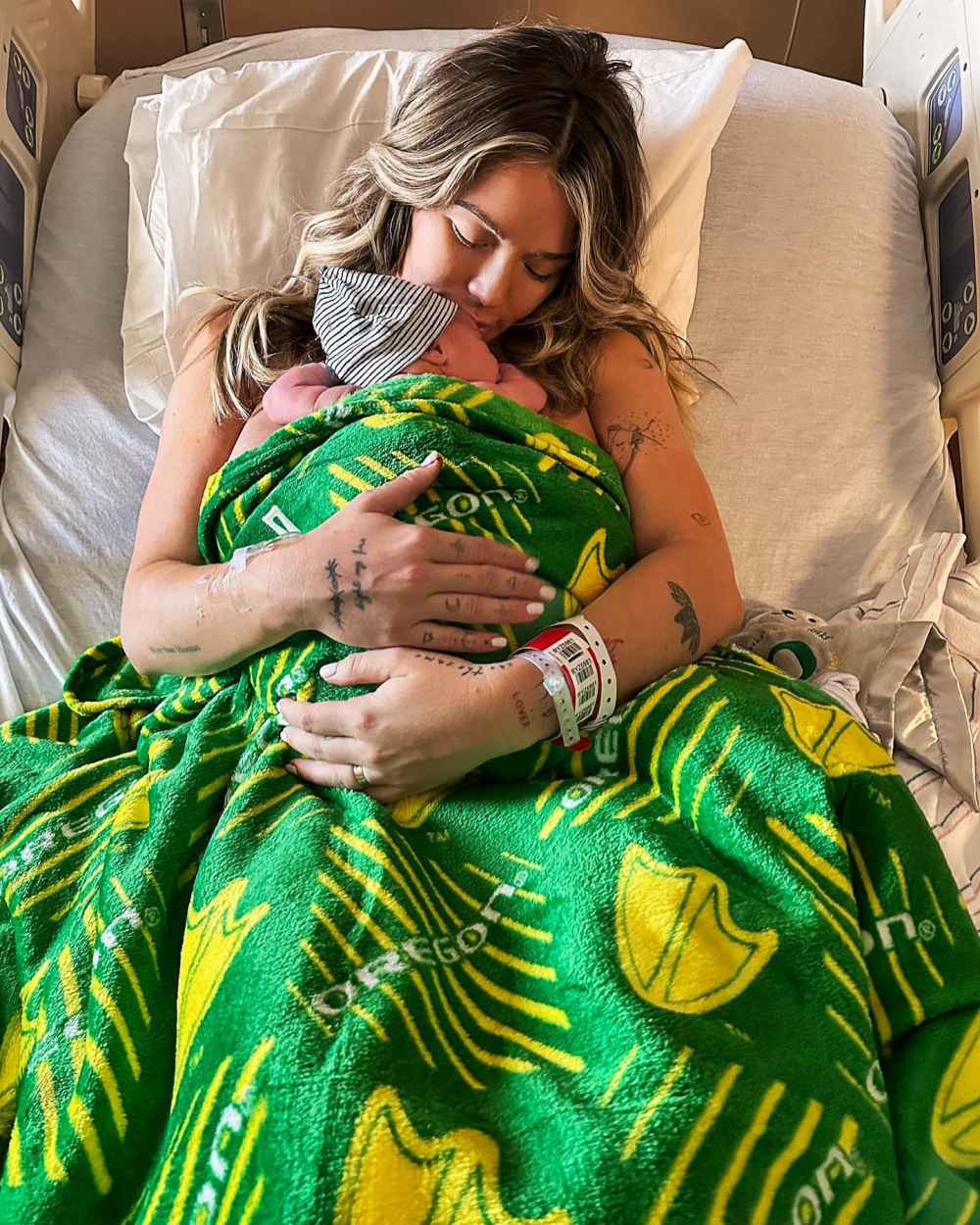 Spencer Webb&rsquo;s Girlfriend Kelly Kay Gives Birth to Baby Boy, Honors Late Boyfriend With His Name - 520