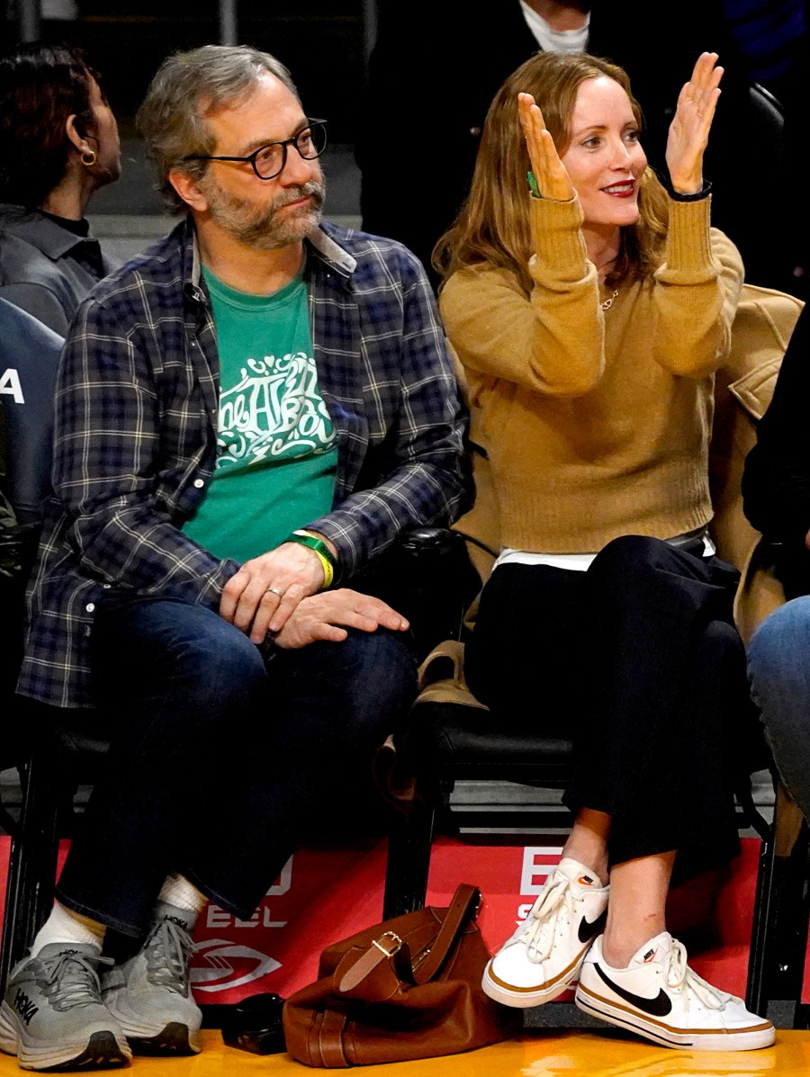 Nothing But Net! Leslie Mann, Judd Apatow Sit Courtside at Basketball Game