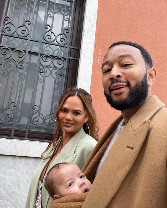 Chrissy Teigen, Bebek Taşıyıcı 'Doğru' Promosyonu Kullanmadığı İçin Çağrıldıktan Sonra Eleştirmenlere Kızının 'Güvende' Olduğuna Dair Güvence Verdi: Chrissy Teigen Eleştirmene Yanıt Verdi
