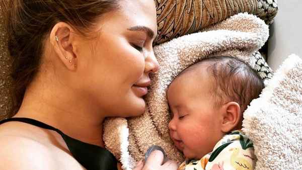 Chrissy Teigen Embraces Lifetime Scars and Body Imperfections While Sitting Nude in the Bath With Daughter Esti 2