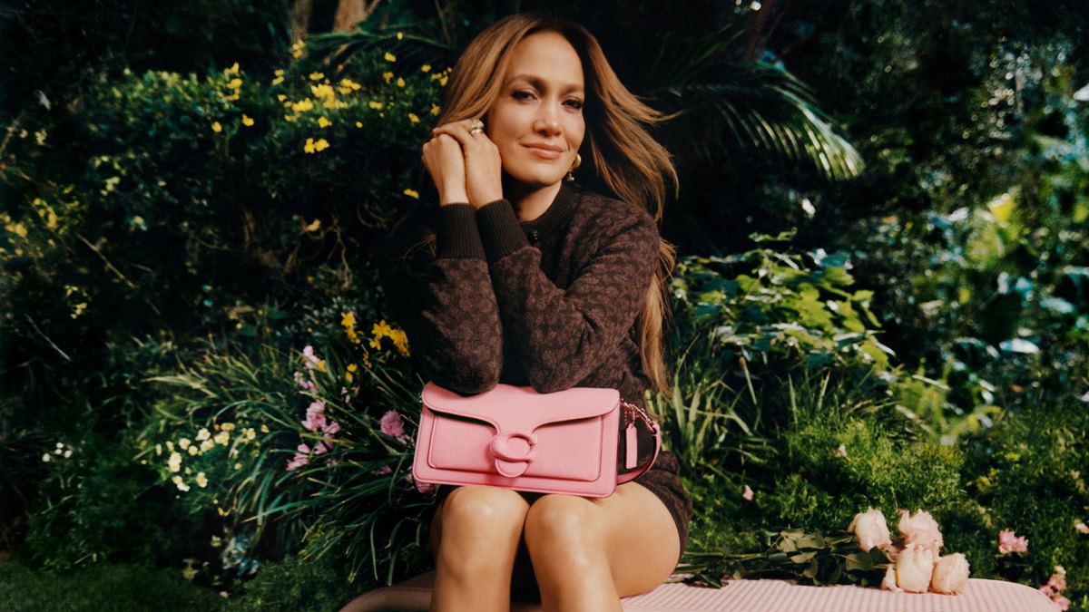 Louis Vuitton Photo: Ad: Jennifer Lopez  Jennifer lopez photos, Louis  vuitton, Jennifer lopez