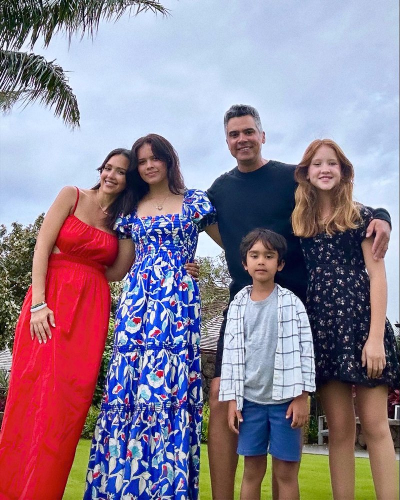 Jessica Alba Shares Rare Family Photo With Husband Cash Warren and All 3 Kids: 'My Mains'