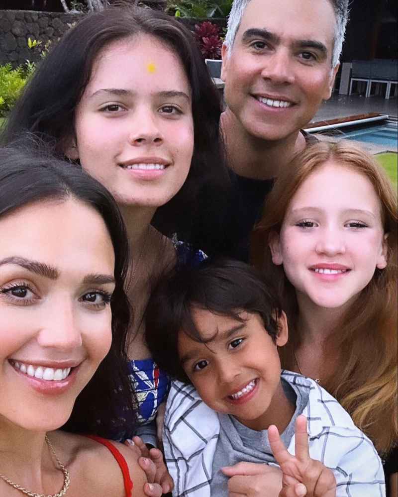 Jessica Alba Shares Rare Family Photo With Husband Cash Warren and All 3 Kids: 'My Mains'