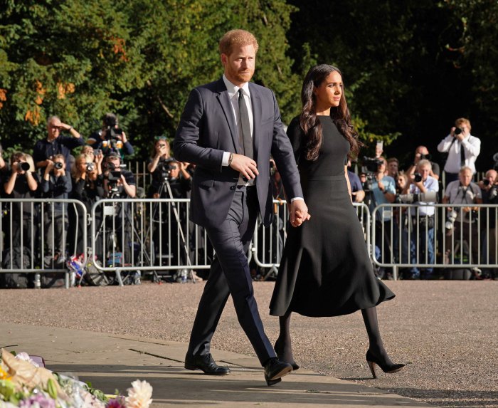 Sex Pistols'tan John Lydon, Prens Harry ve Meghan Markle'ın Kraliyet Ailesi ile Oynadığı Dramayı Eleştirdi
