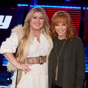 Kelly Clarkson Cries With Ex-Husband Brandon Blackstocks Former Stepmother Reba