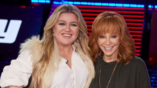 Kelly Clarkson Cries With Ex-Husband Brandon Blackstocks Former Stepmother Reba
