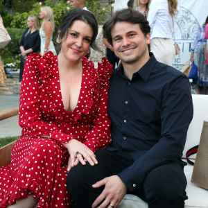 Melanie Lynskey Jokes She Was Heartbroken After Costars Liked Husband Jason Ritter More