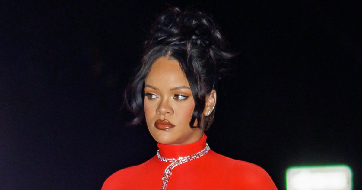 Rihanna embarazada está reviviendo la tendencia de vestir sobre pantalones en la década de 2000: fotos