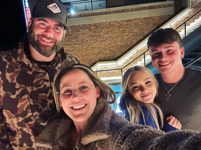 Teen Mom Alum Jenelle Evans Recovering After Receiving a Medical Procedure on Her Esophagus 010