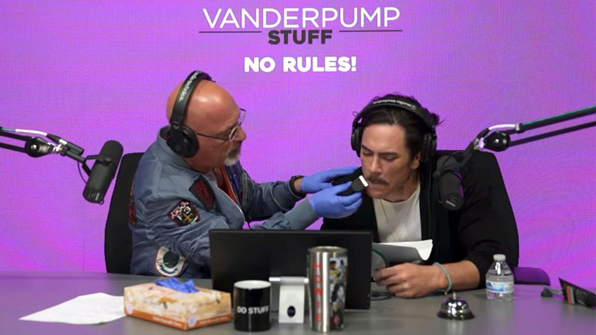 Tom Sandoval Gets His Mustache Shaved Live by Howie Mandel