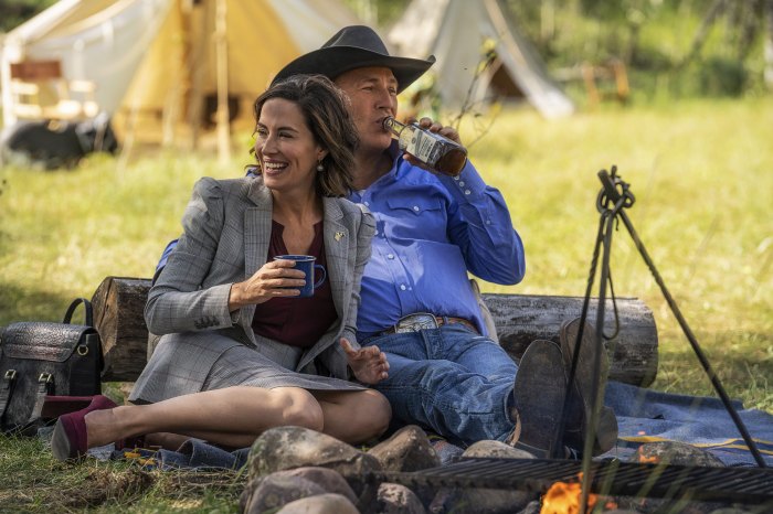 Yellowstone's Wendy Moniz Describes 'Playfulness' and 'Really Easy' Dynamic With Kevin Costner- He's 'Really Professional' - 911