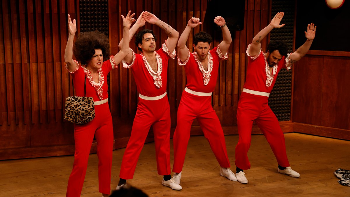 red dress line jonas brothers Nick Jonas Singing Red Dress Line Front and Center