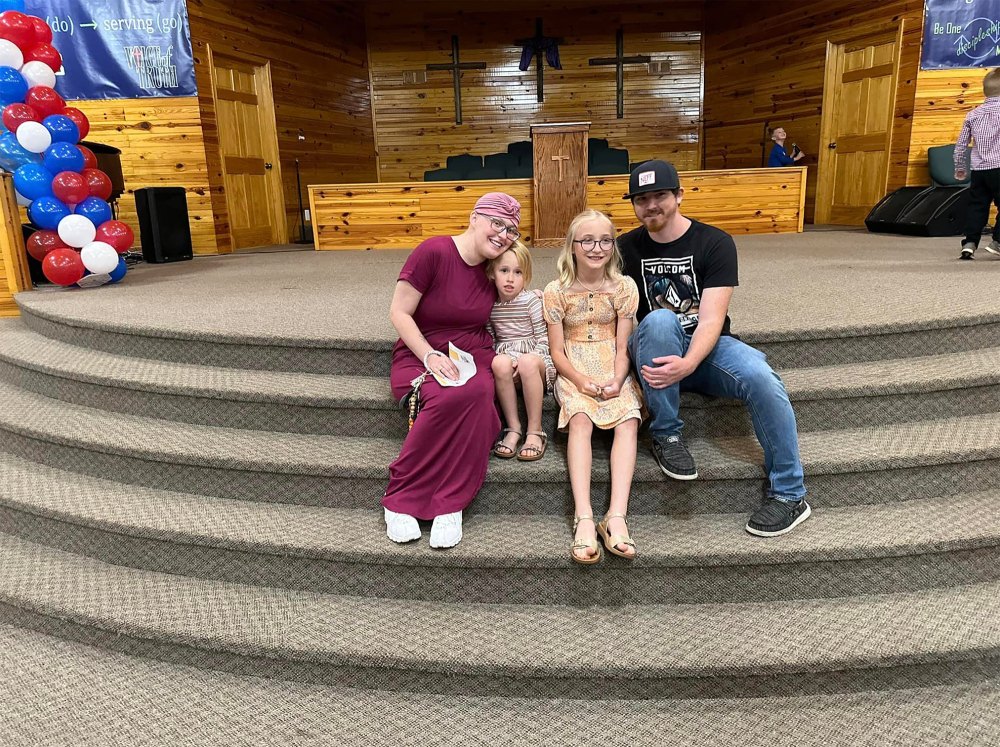 Anna Cardwell Attends Daughter Kaitlyn Elementary School Graduation Amid Cancer Battle 2