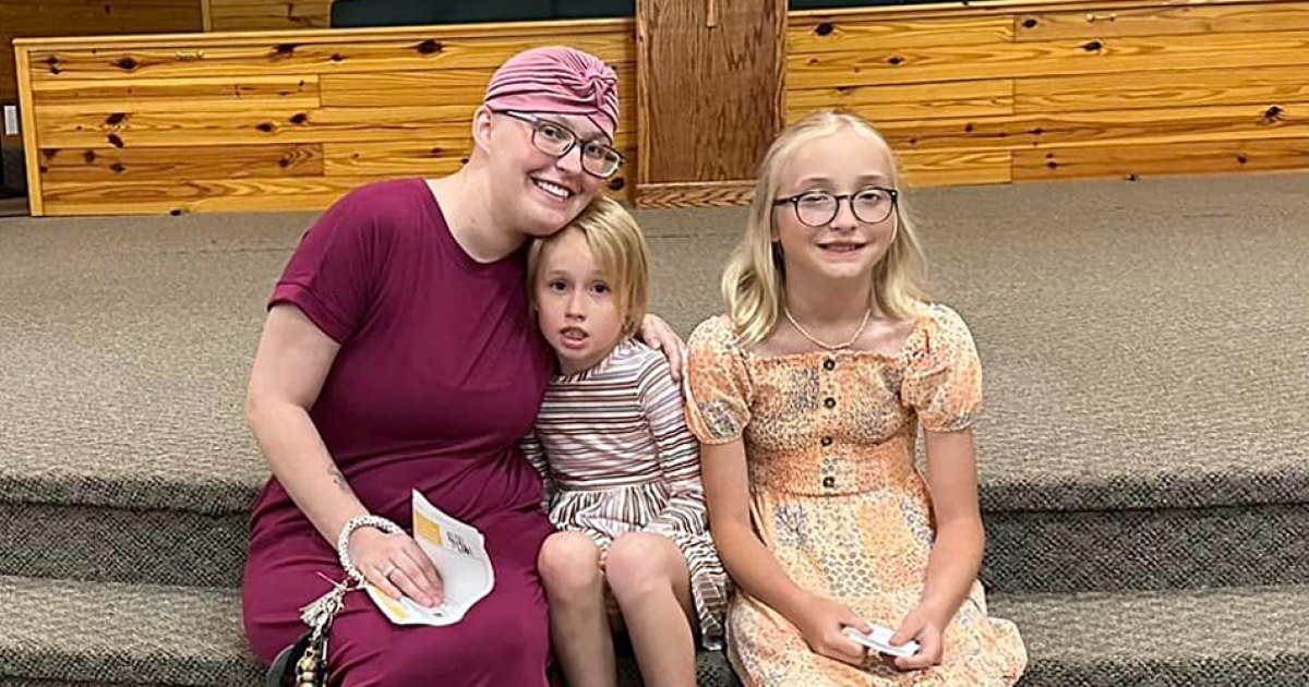 Anna Cardwell Attends Daughter’s Graduation Amid Cancer Battle