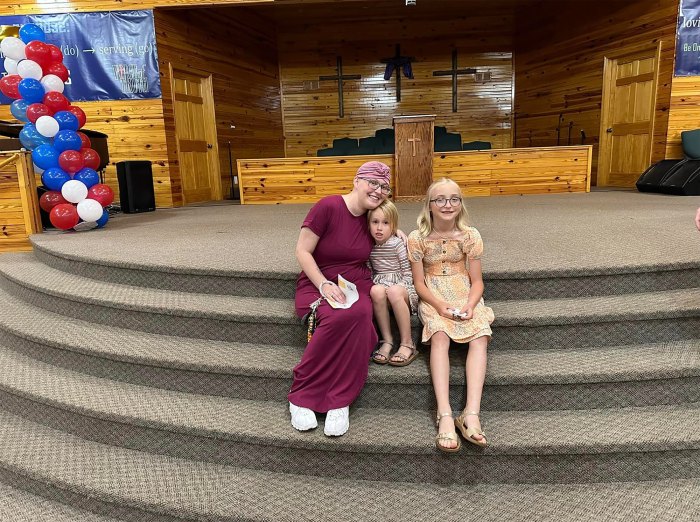 Anna Cardwell Attends Daughter Kaitlyn Elementary School Graduation Amid Cancer Battle