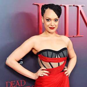 -Dead-Ringers--Star-Britne-Oldford--Inside-a-Day-in-My-Life- -215
