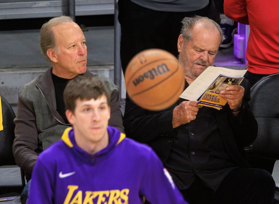 Jack NicholsonVMakes Rare Public Appearance at Lakers Game 2