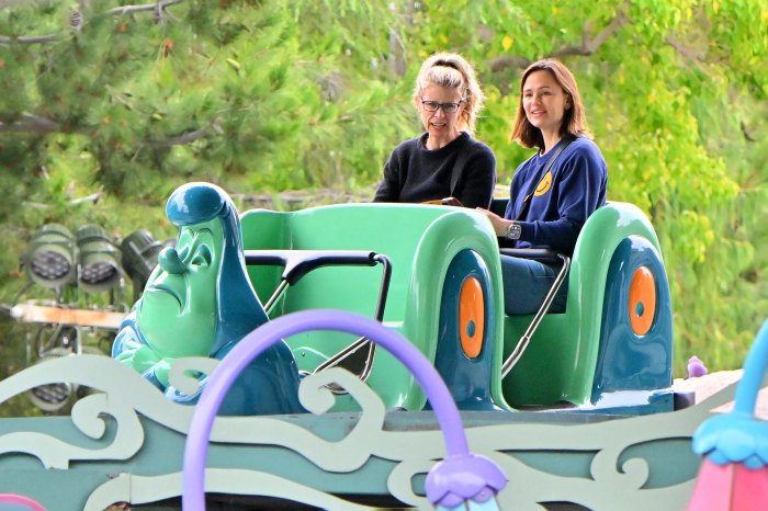 Jennifer-Garner-takes-Seraphina-and-Jennifer-Lopez-s-daughter-Emme-out-to-the-happiest-place-on-earth--Disneyland-167