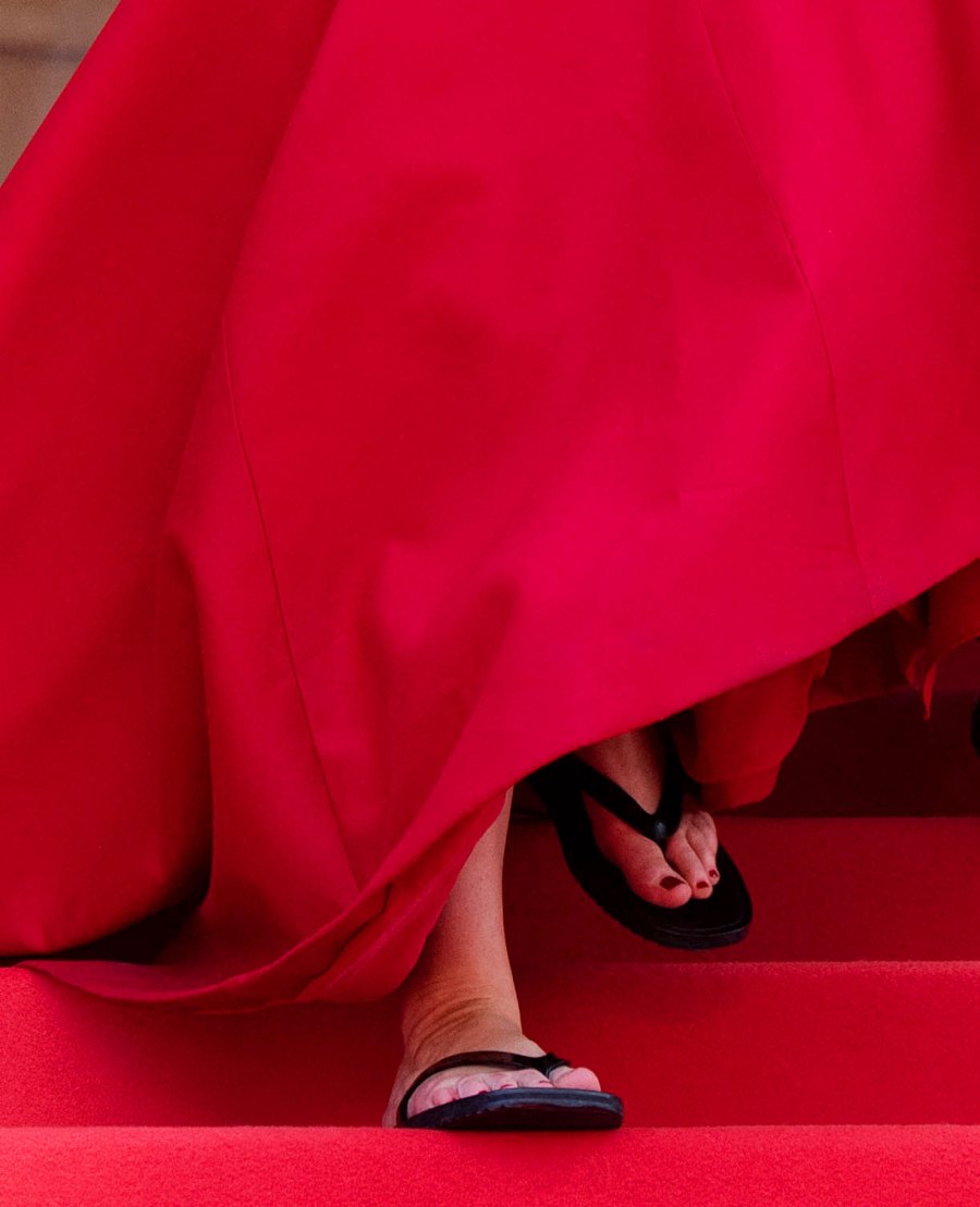 Jennifer Lawrence Wears Flip Flops at Cannes 4