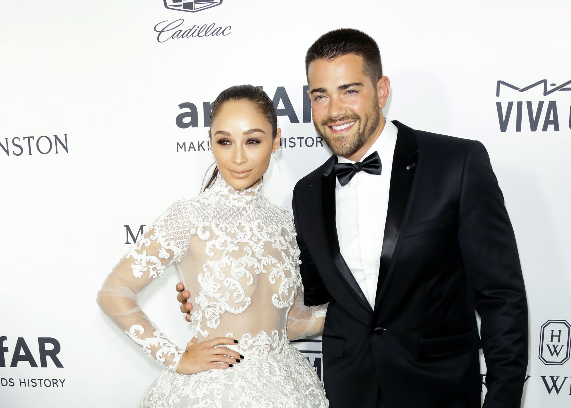 Jesse-Metcalfe-Engaged-to-Longtime-Girlfriend-Cara-Santana-—-See-Her-Gorgeous-Ring-Jesse-Metcalfe-Carla-Santana-2016-gala