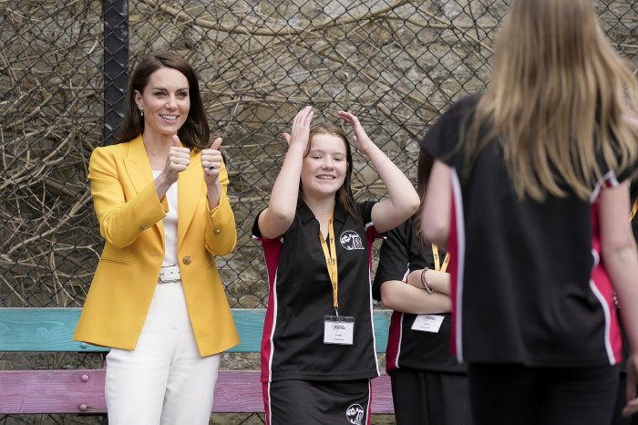 Kate Middleton in Yellow Blazer, Catherine, Princess of Wales