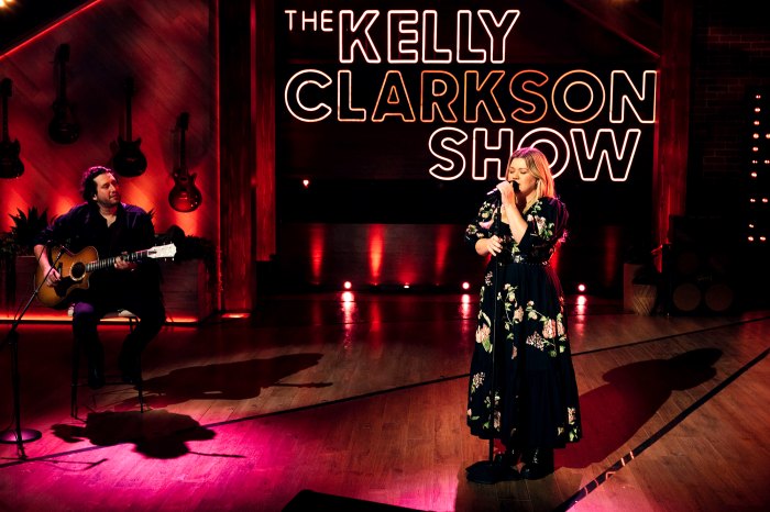 Kelly Clarkson diz que foi '100 por cento' sua ideia de mudar as crianças e o talk show para a cidade de Nova York, nós 'precisávamos de um novo começo'