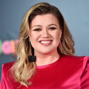 Kelly Clarkson Was 'Blindsided' by Toxic Work Environment Allegations at Her Talk Show: 'She Wasn't Aware'