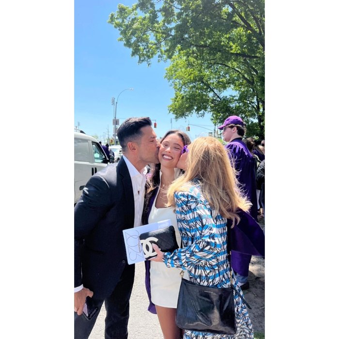 Kelly Ripa and Mark Consuelos Daughter Lola Graduates from NYU 2
