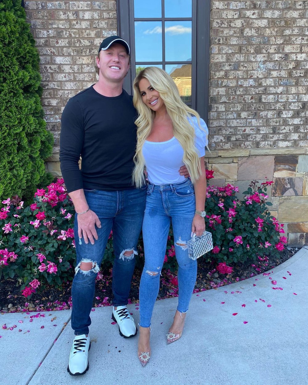 Kim Zolciak-Biermann Appears Unbothered and Ditches Wedding Ring in 1st Post After Kroy Biermann Divorce News