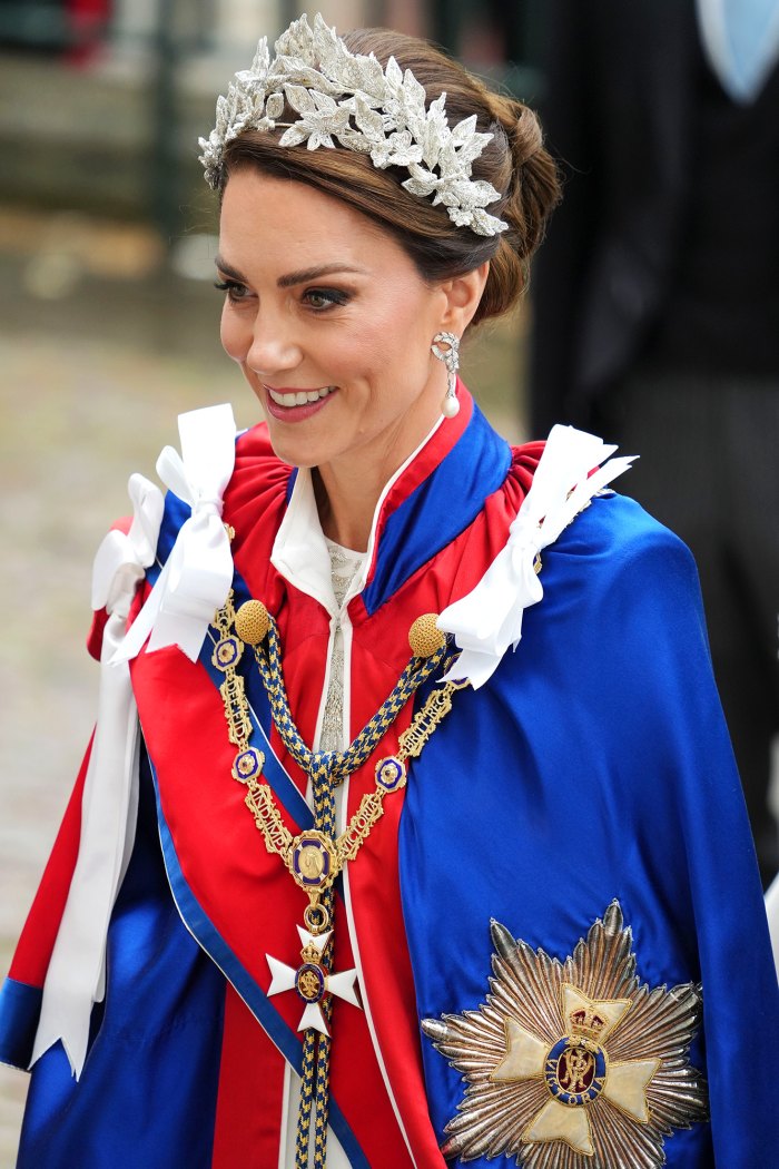 Princess Kate Curtsies to King Charles III During Coronation