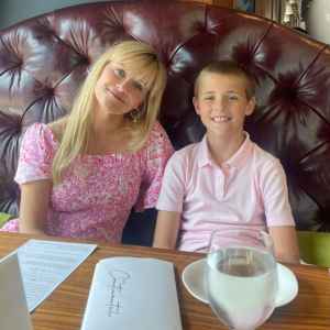 Reese Witherspoon Celebrates Mothers Day
