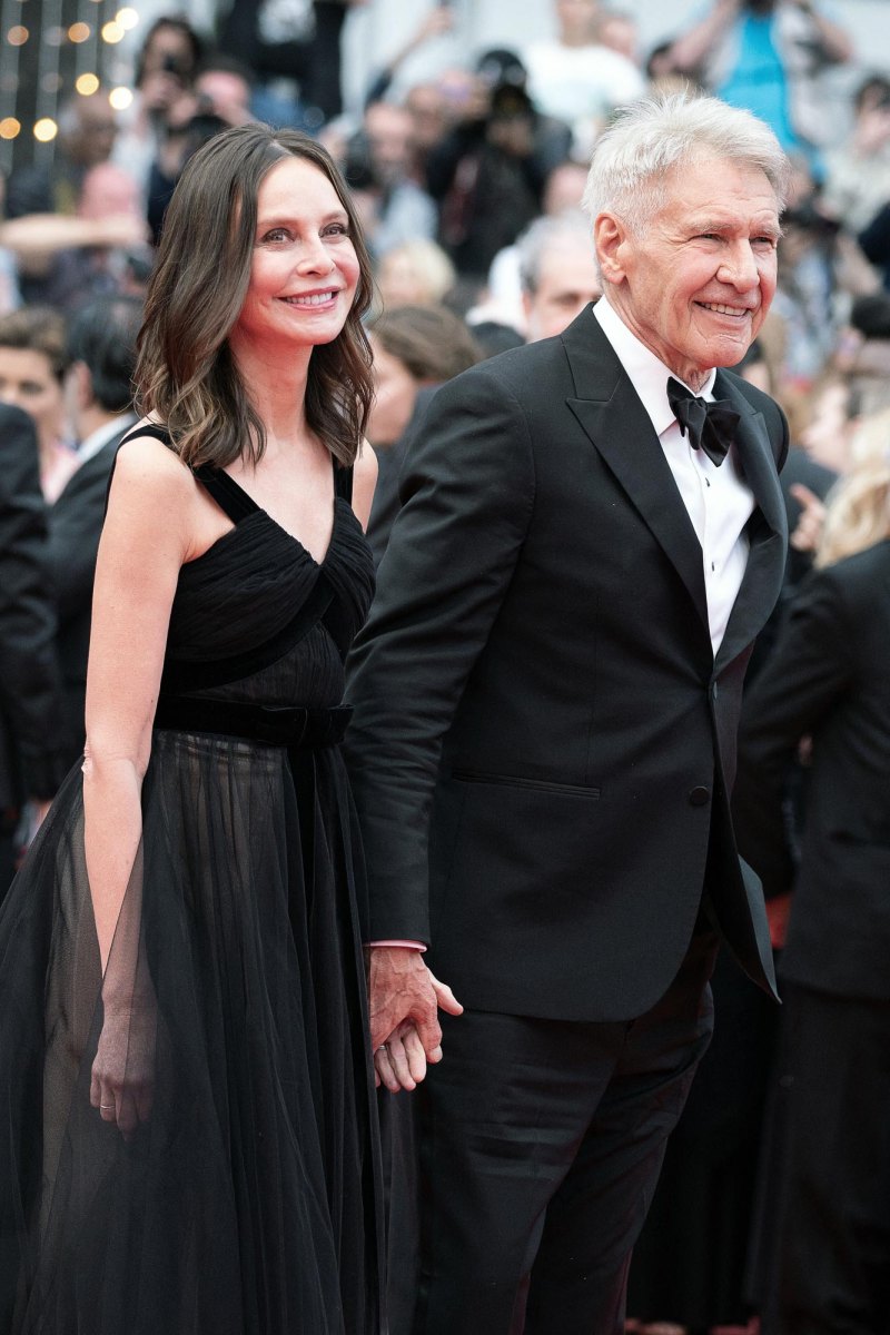 Stars-Whose-Kids-Graduated-in-2023--Barack-Obama--Pierce-Brosnan-and-More-281 Calista Flockhart and Harrison Ford