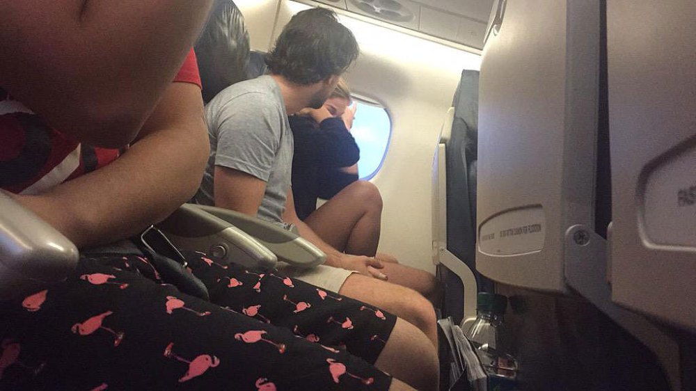 Woman Live-Tweets Couple’s In-Flight Breakup That Ends With Vodka and a Makeout: Read the Hilarious Tweets