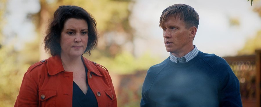 -Yellowjackets--Burning-Questions-After-Season-2-Finale--Who-Died--Who-Is-the-Antler-Queen-- -522 Melanie Lynskey as Shauna and Warren Kole as Jeff Sadecki