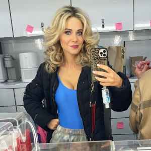 Zooey Deschanel Goes Blonde