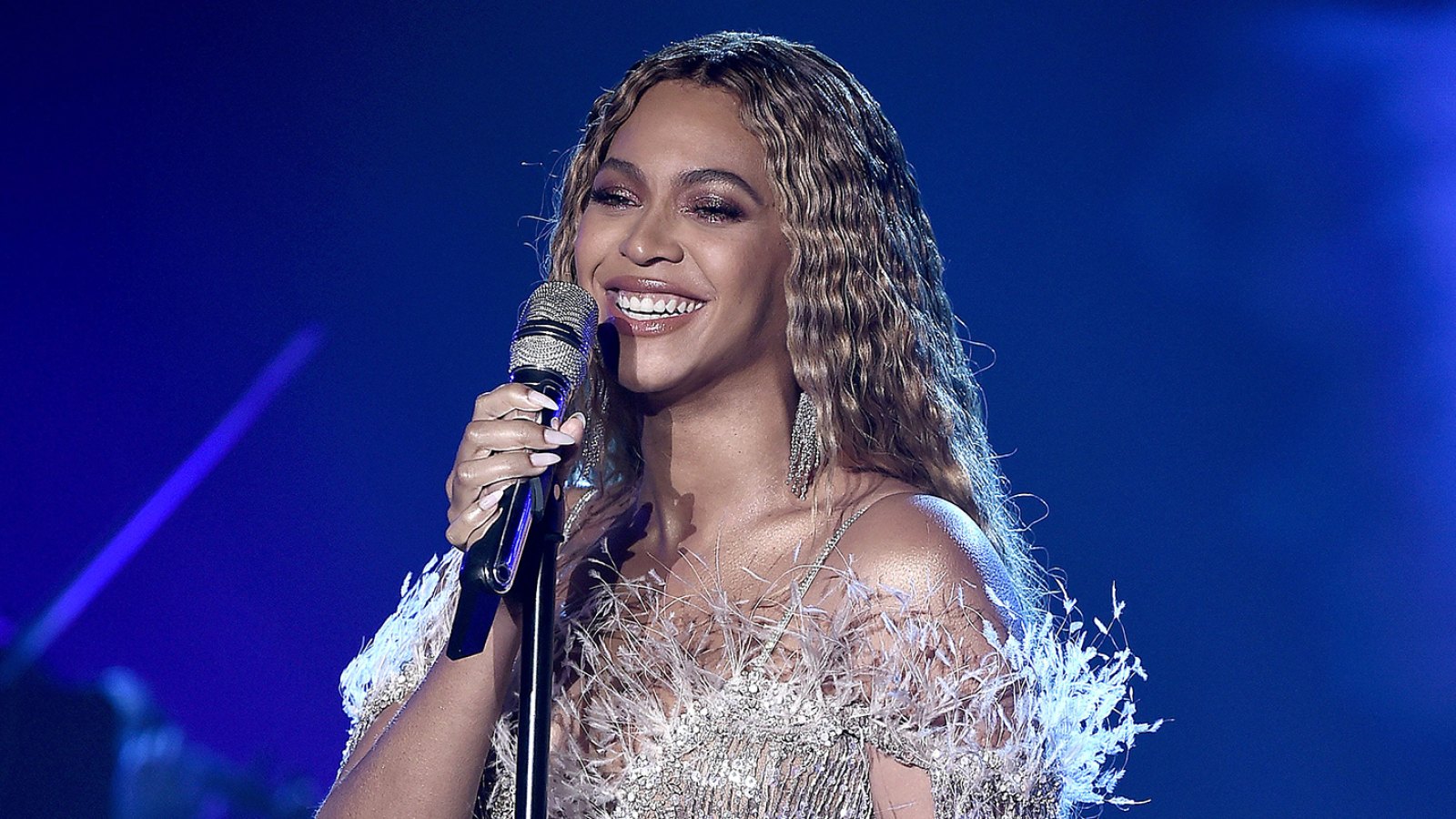 Beyonce’s Daughter Rumi Adorably Supports Sister Blue Ivy’s Dance at Their Mom's Paris Concert