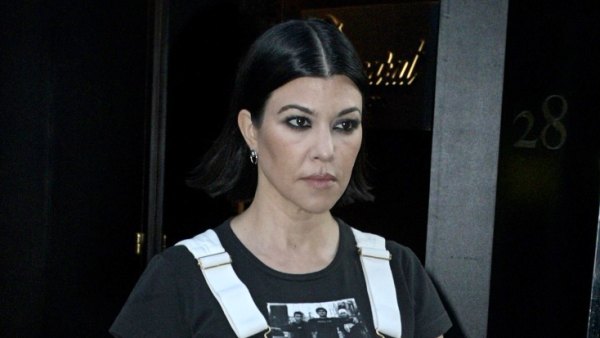 Kourtney Kardashian Returns to Dark Hair in Time for Husband Travis Barker’s Tour: 'Brunette 4 Lyfe'