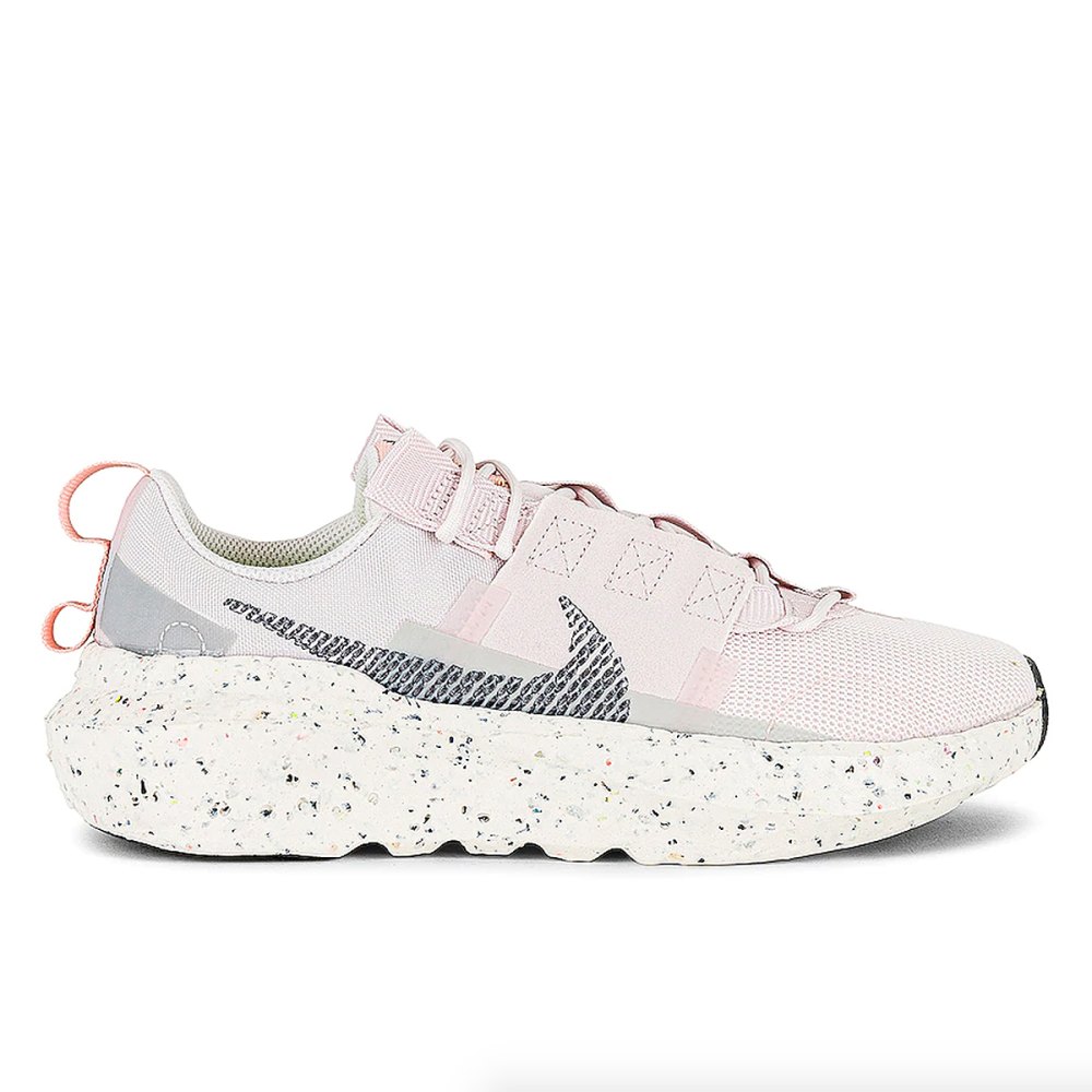 memorial-day-shoe-deals-revolve-nike-sneaker