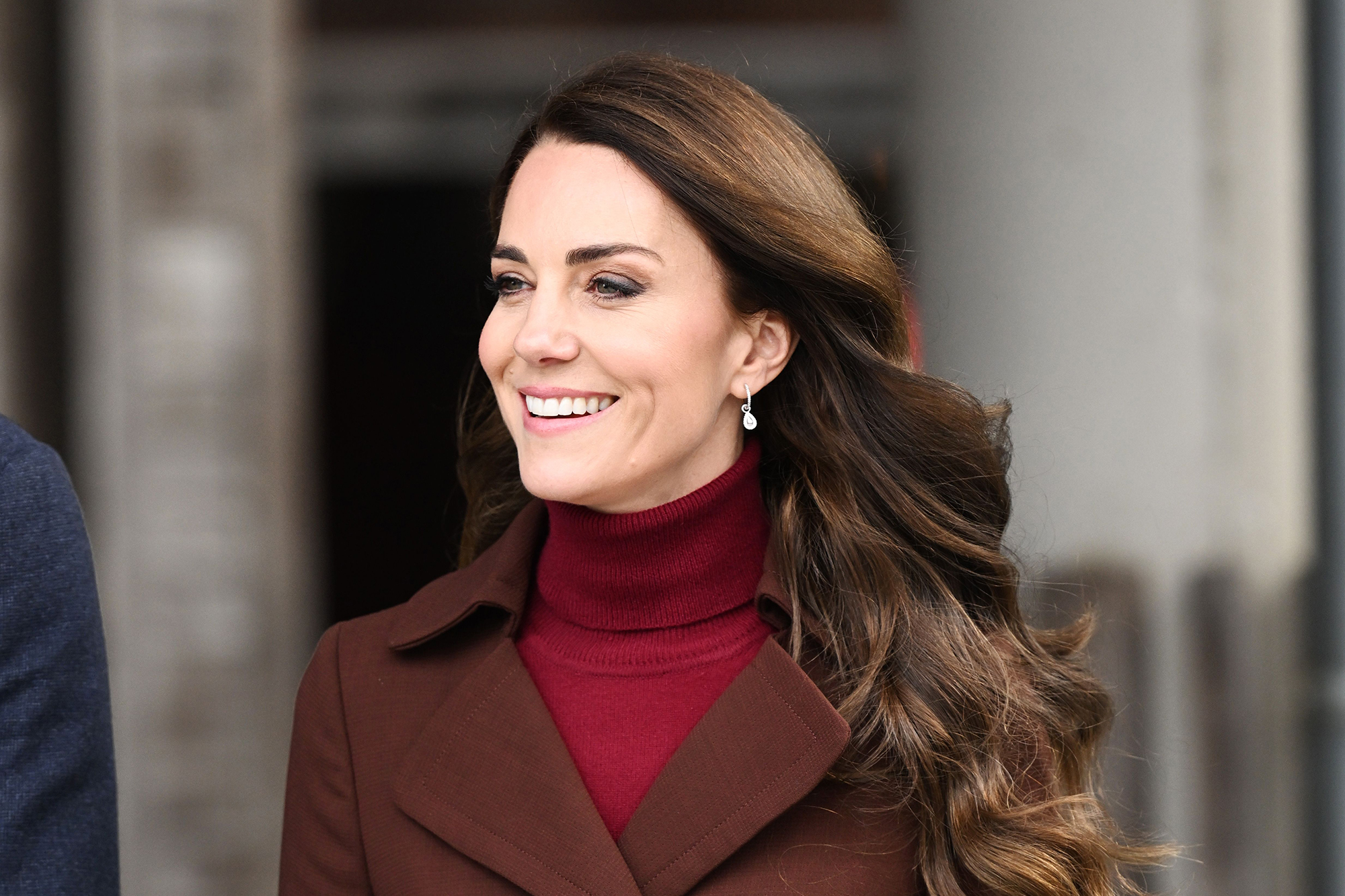 Kate Middleton Is Clearly Infatuated With These 4 Pieces of Jewelry  Kate  middleton jewelry Kate middleton earrings Kate middleton photos