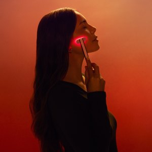 solawave-radiant-renewal-skincare-wand