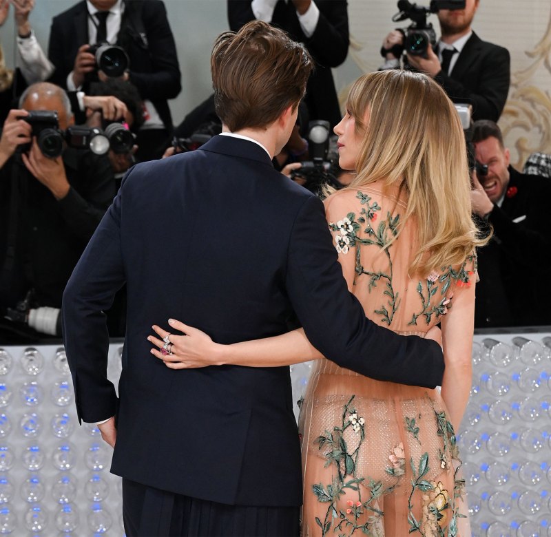 Suki Waterhouse and Robert Pattinson Cuddle Up Give Rare Look at Romance on 2023 Met Gala Red Carpet Photos