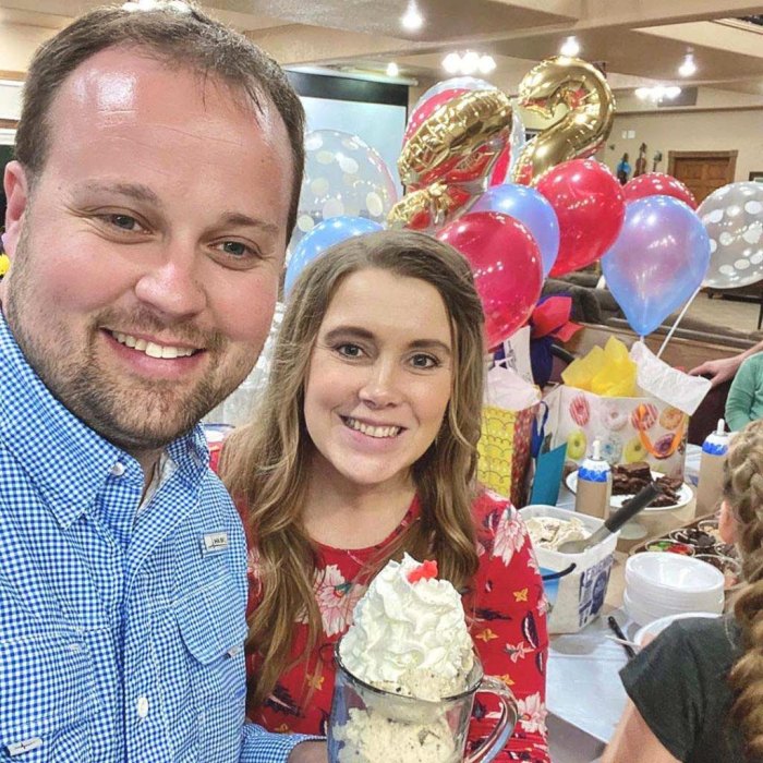 Amy-Duggar-King--Tried--Contacting-Josh-Duggar-s-Wife-Anna-to-Offer-Her-a-Place-to-Stay-After-His-Arrest-301