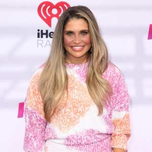Boy-Meets-World-s-Danielle-Fishel-Recalls--Creepy--Studio-Executive-Having-Photos-of-Her-at-16-in-in-His-Bedroom-617