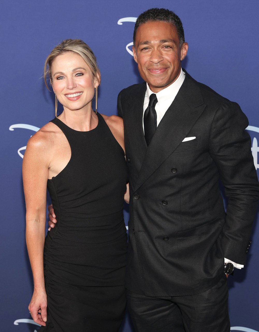 Elisabeth Shue Reveals How Brother Andrew Shue Is Doing After Amy Robach Split 3