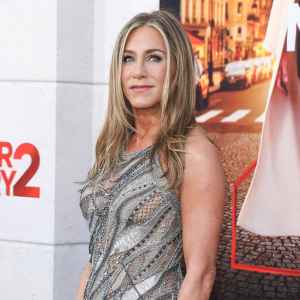 Jennifer-Aniston-Gray-Hair-319