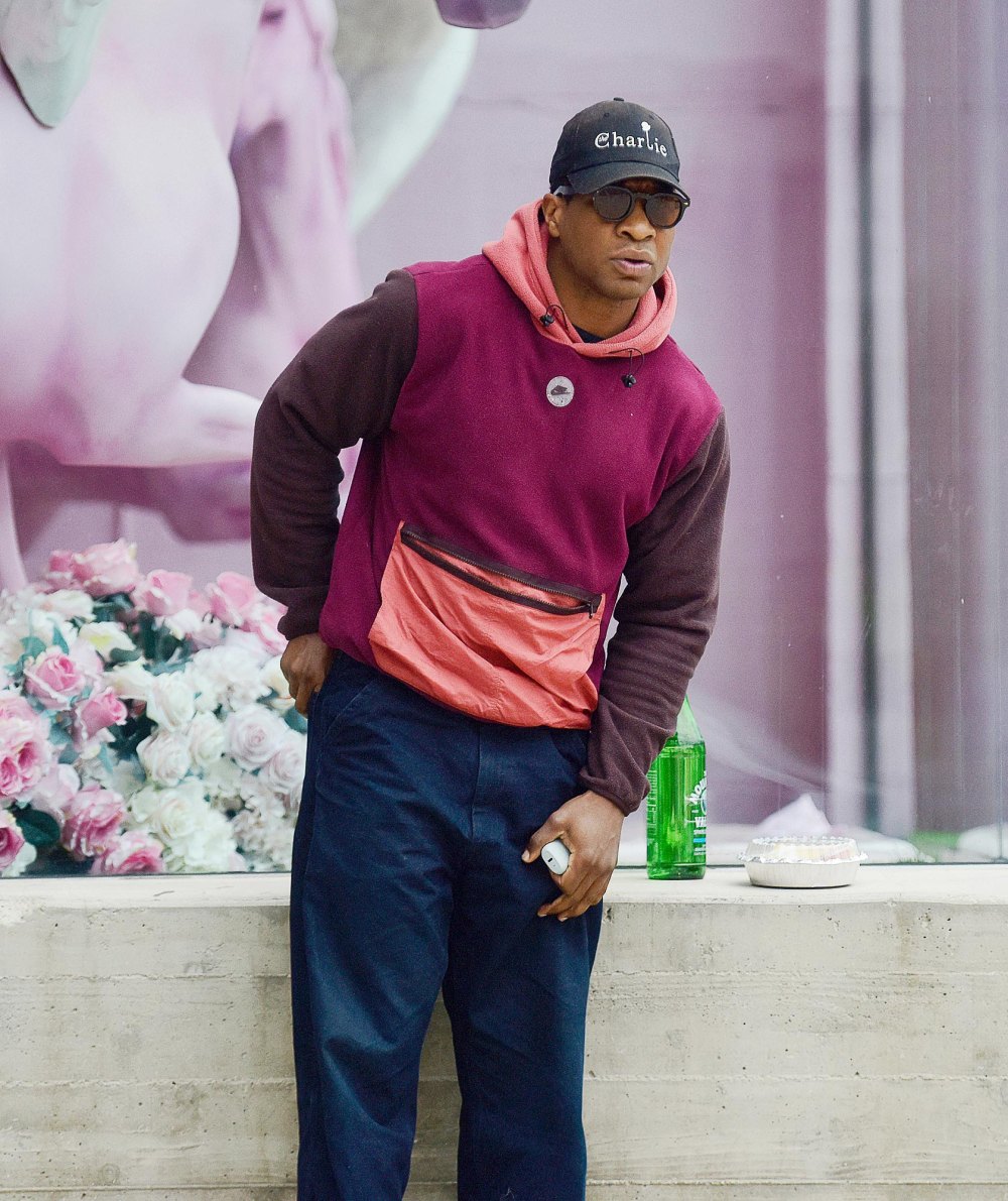 Jonathan Majors Appears in Court for Start of His Domestic Assault and Harassment Trial in NYC- Details -340 American actor Jonathan Majors chats with a male friend outside the pretty little thing store on Melrose Ave. 26 May 2023