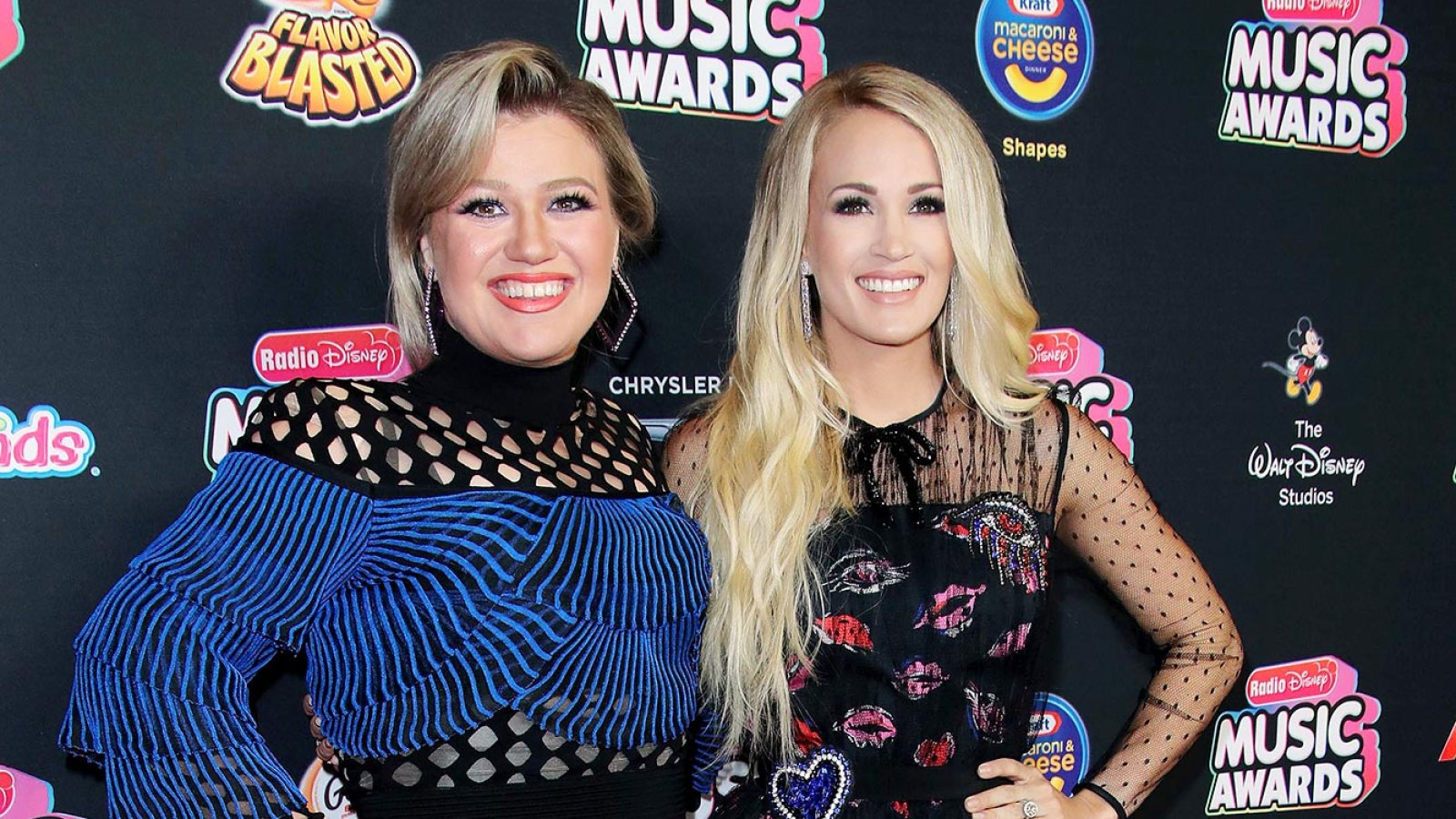 Kelly Clarkson Denies Carrie Underwood Feud Rumors