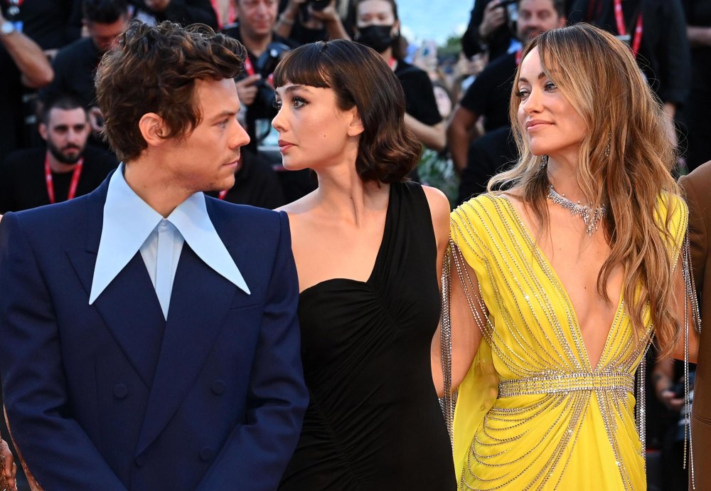 Olivia-Wilde-Raises-Eyebrows-While-Seemingly-Wearing-Harry-Styles--T-Shirt-7-Months-After-Their-Split-626
